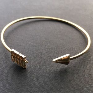 Dainty Gold Arrow Bracelet
